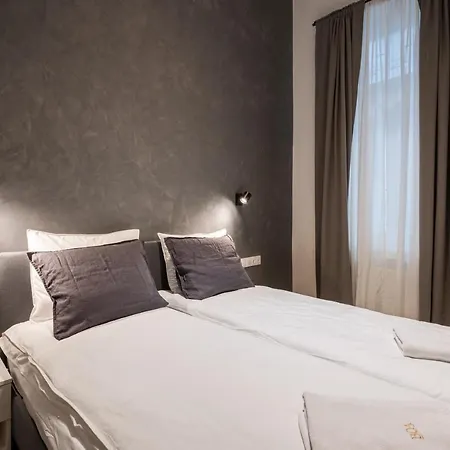 K10 - Kazinczy Street Heritage - Location By Bqa Appartement Boedapest