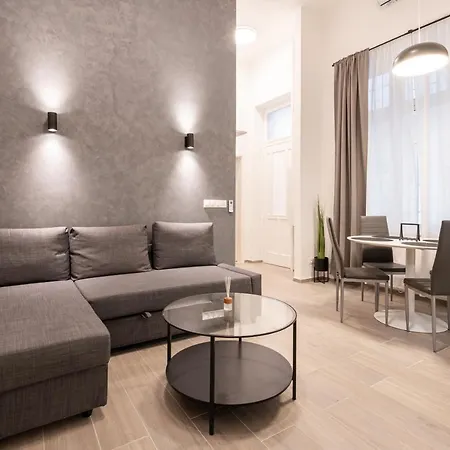 K10 - Kazinczy Street Heritage - Location By Bqa Apartmán *