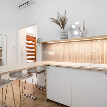 K10 - Kazinczy Street Heritage - Location By Bqa Apartment Budapest